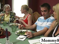 kiyafetli porno izle
